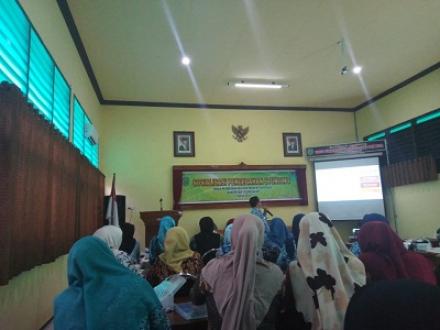 Ibu Novita Hadiri Pembekalan Pencegahan Stunting Untuk Kader Posyandu di Kabupaten Trenggalek.